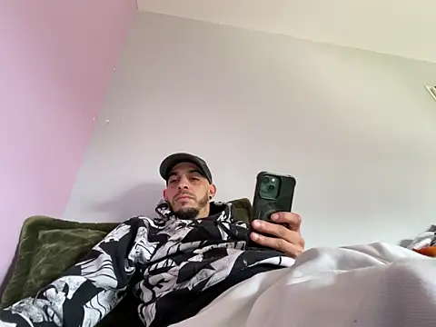 Rebeu313 online show from March 11, 10:32 am