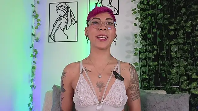 MiaMorgan  online show from December 20, 2:35 pm