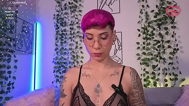 MiaMorgan  online show from March 8, 3:05 pm