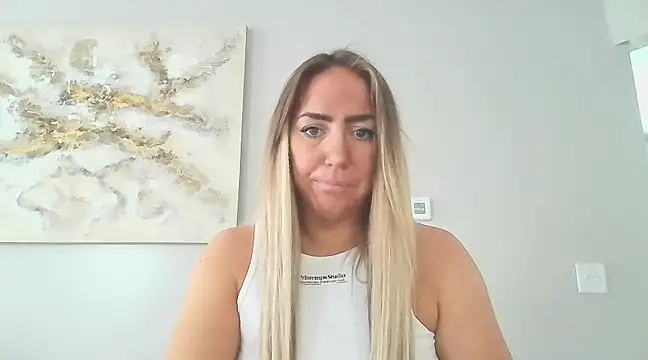 Snapshot of sunshinekisses chatting on March 1, 4:54 pm sunshinekisses online show from March 1, 4:54 pm