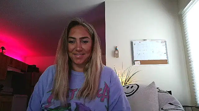 Snapshot of sunshinekisses chatting on September 23, 2:20 pm sunshinekisses online show from September 23, 2:20 pm