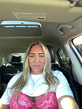 Snapshot of sunshinekisses chatting on October 18, 5:03 pm sunshinekisses online show from October 18, 5:03 pm