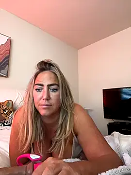 Snapshot of sunshinekisses chatting on November 6, 7:37 pm sunshinekisses online show from November 6, 7:37 pm