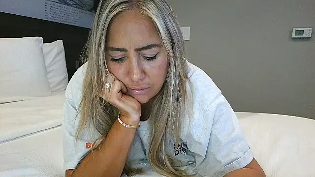 Snapshot of sunshinekisses chatting on February 7, 7:06 pm sunshinekisses online show from February 7, 7:06 pm