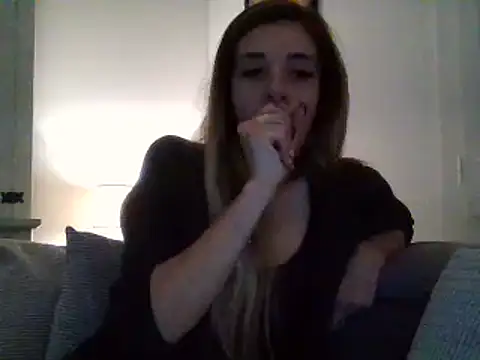 Snapshot of MissBella131 chatting on December 3, 8:16 am MissBella131 online show from December 3, 8:16 am