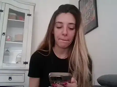 Snapshot of MissBella131 chatting on December 19, 11:07 am MissBella131 online show from December 19, 11:07 am