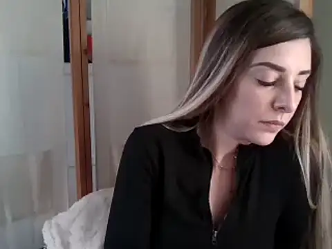 Snapshot of MissBella131 chatting on January 14, 2:22 pm MissBella131 online show from January 14, 2:22 pm