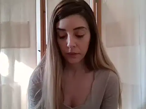 Snapshot of MissBella131 chatting on February 7, 1:32 pm MissBella131 online show from February 7, 1:32 pm