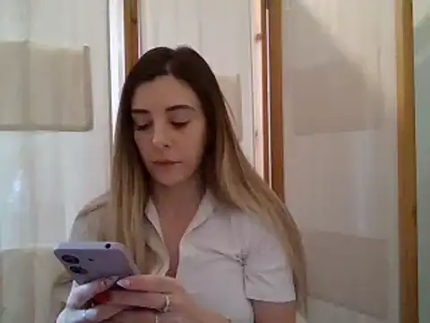 Snapshot of MissBella131 chatting on February 8, 12:06 pm MissBella131 online show from February 8, 12:06 pm