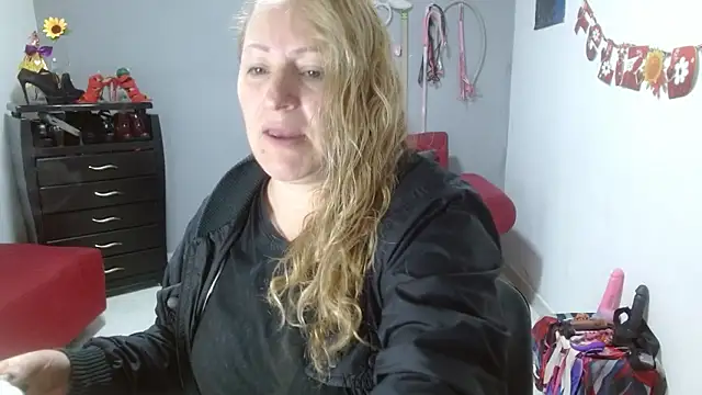 emperabigbootybigass online show from March 12, 12:15 pm