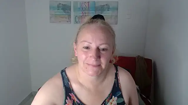 emperabigbootybigass online show from April 16, 10:01 pm