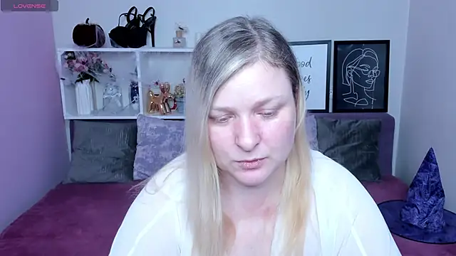 AnnaXCherri online show from October 31, 3:07 am