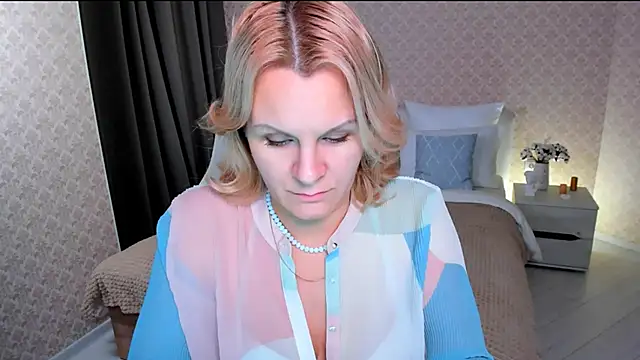 Snapshot of Louisa_Bay chatting on December 13, 2:38 pm Louisa Bay online show from December 13, 2:38 pm