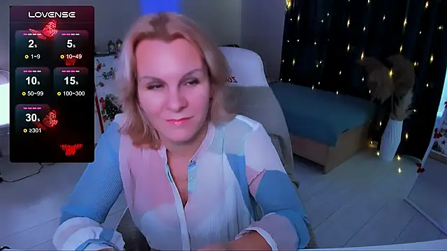 Snapshot of Louisa_Bay chatting on January 4, 11:54 am Louisa Bay online show from January 4, 11:54 am