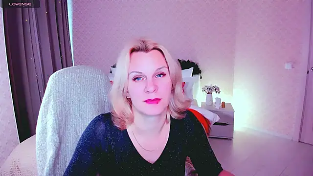 Snapshot of Louisa_Bay chatting on January 22, 11:12 am Louisa Bay online show from January 22, 11:12 am