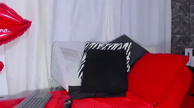 Xiomara-Suarez online show from February 25, 6:31 pm