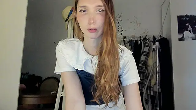 LisaIcon online show from June 15, 8:44 pm