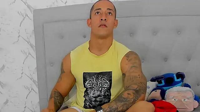 luigiferrara online show from December 1, 2:49 am