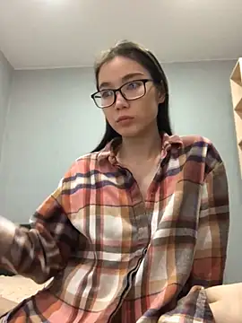 Snapshot of Milka23 chatting on February 9, 9:26 am Milka23 online show from February 9, 9:26 am