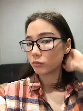Snapshot of Milka23 chatting on February 11, 10:37 am Milka23 online show from February 11, 10:37 am