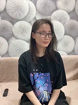 Snapshot of Milka23 chatting on March 7, 8:00 pm Milka23 online show from March 7, 8:00 pm