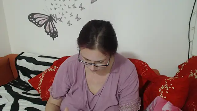 Snapshot of LadyHellene chatting on February 19, 4:11 pm LadyHellene online show from February 19, 4:11 pm