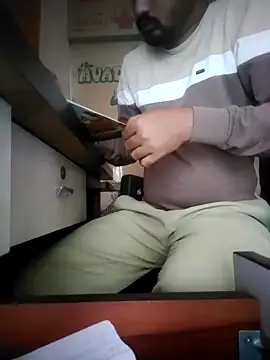 Snapshot of Jayesh_Love chatting on February 12, 6:51 am Jayesh Love online show from February 12, 6:51 am