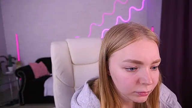 EmilySunshineS online show from December 18, 2:45 pm