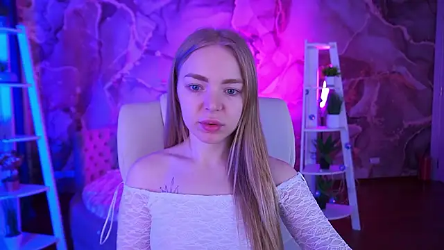 Snapshot of EmilySunshineS chatting on February 2, 7:07 am EmilySunshineS online show from February 2, 7:07 am