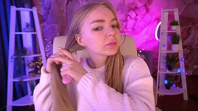 Snapshot of EmilySunshineS chatting on February 4, 7:14 am EmilySunshineS online show from February 4, 7:14 am