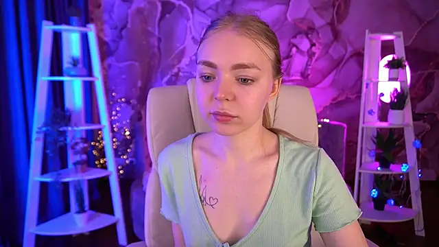 Snapshot of EmilySunshineS chatting on February 7, 1:59 pm EmilySunshineS online show from February 7, 1:59 pm