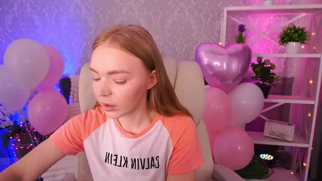 Snapshot of EmilySunshineS chatting on February 16, 7:26 am EmilySunshineS online show from February 16, 7:26 am