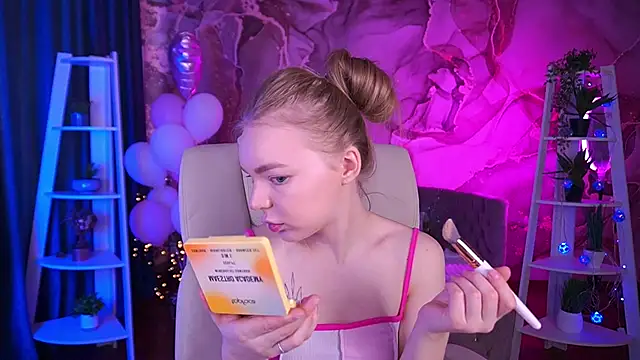 Snapshot of EmilySunshineS chatting on February 23, 7:17 am EmilySunshineS online show from February 23, 7:17 am