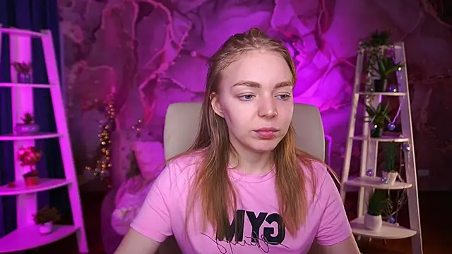 Snapshot of EmilySunshineS chatting on February 28, 1:45 pm EmilySunshineS online show from February 28, 1:45 pm