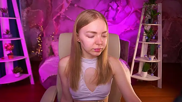 Snapshot of EmilySunshineS chatting on March 1, 7:10 am EmilySunshineS online show from March 1, 7:10 am