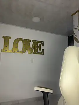 emma  milk  online show from December 16, 11:37 am