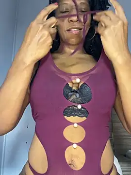 Snapshot of Luhma_hot chatting on June 17, 12:13 am Luhma hot online show from June 17, 12:13 am
