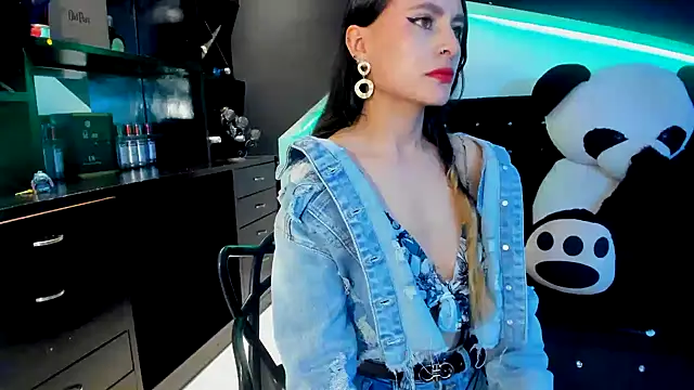 Coral Gibson online show from March 7, 6:33 pm