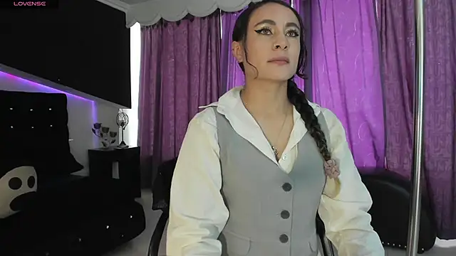 Coral Gibson online show from January 10, 1:35 pm