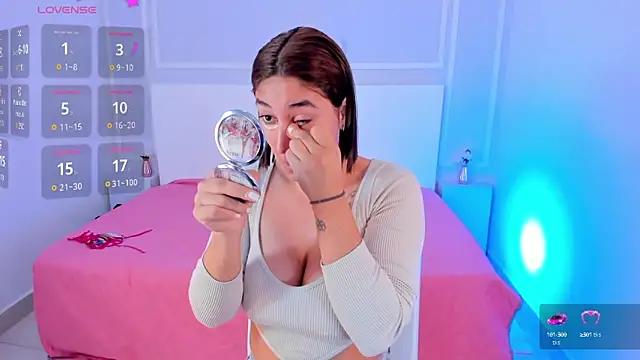 Snapshot of ScarlettWet9 chatting on December 20, 3:47 am ScarlettWet9 online show from December 20, 3:47 am