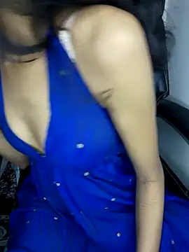 Snapshot of glam_goddess chatting on December 3, 2:58 am glam goddess online show from December 3, 2:58 am