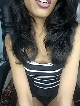 Snapshot of glam_goddess chatting on December 3, 9:01 pm glam goddess online show from December 3, 9:01 pm