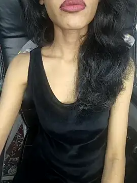 Snapshot of glam_goddess chatting on December 5, 2:20 am glam goddess online show from December 5, 2:20 am