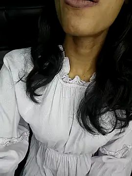 Snapshot of glam_goddess chatting on December 8, 2:28 am glam goddess online show from December 8, 2:28 am