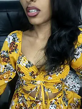 Snapshot of glam_goddess chatting on December 18, 6:25 pm glam goddess online show from December 18, 6:25 pm