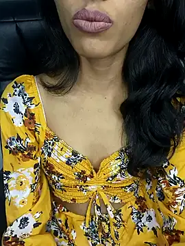 Snapshot of glam_goddess chatting on December 18, 9:29 pm glam goddess online show from December 18, 9:29 pm