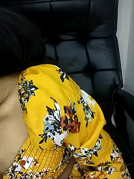 Snapshot of glam_goddess chatting on December 19, 12:45 am glam goddess online show from December 19, 12:45 am