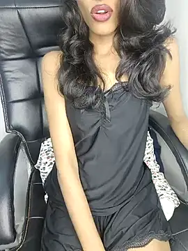 Snapshot of glam_goddess chatting on December 24, 5:05 am glam goddess online show from December 24, 5:05 am