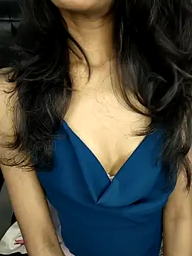 Snapshot of glam_goddess chatting on January 4, 8:48 pm glam goddess online show from January 4, 8:48 pm