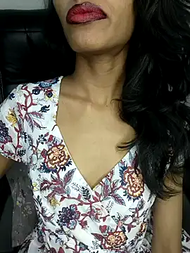 Snapshot of glam_goddess chatting on January 7, 11:24 pm glam goddess online show from January 7, 11:24 pm